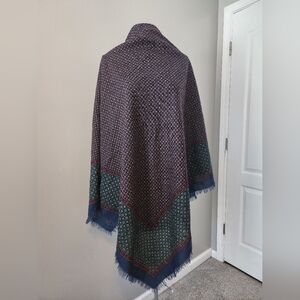 Authentic Vintage GUCCI Elegant Patterned Shawl